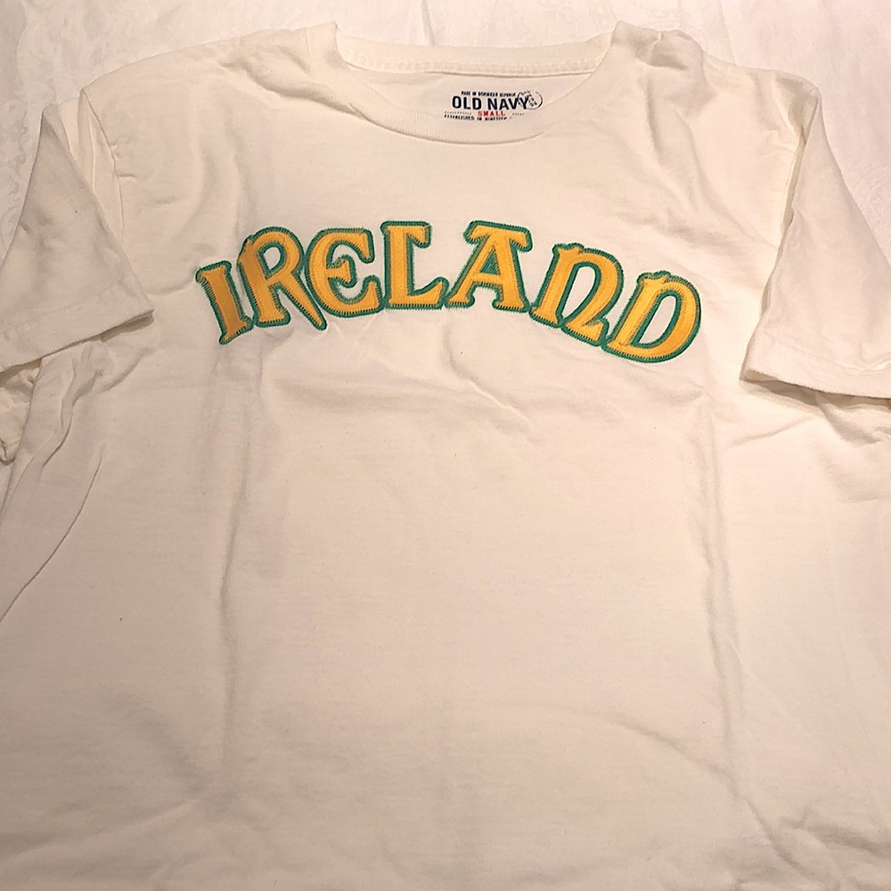 New Old Navy men’s short sleeve Ireland T- shirt. Men’s small
